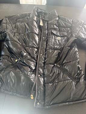 Vintage Moncler Black Shine Puffer Jacket with Comic Tag and Ribbed Cuffs